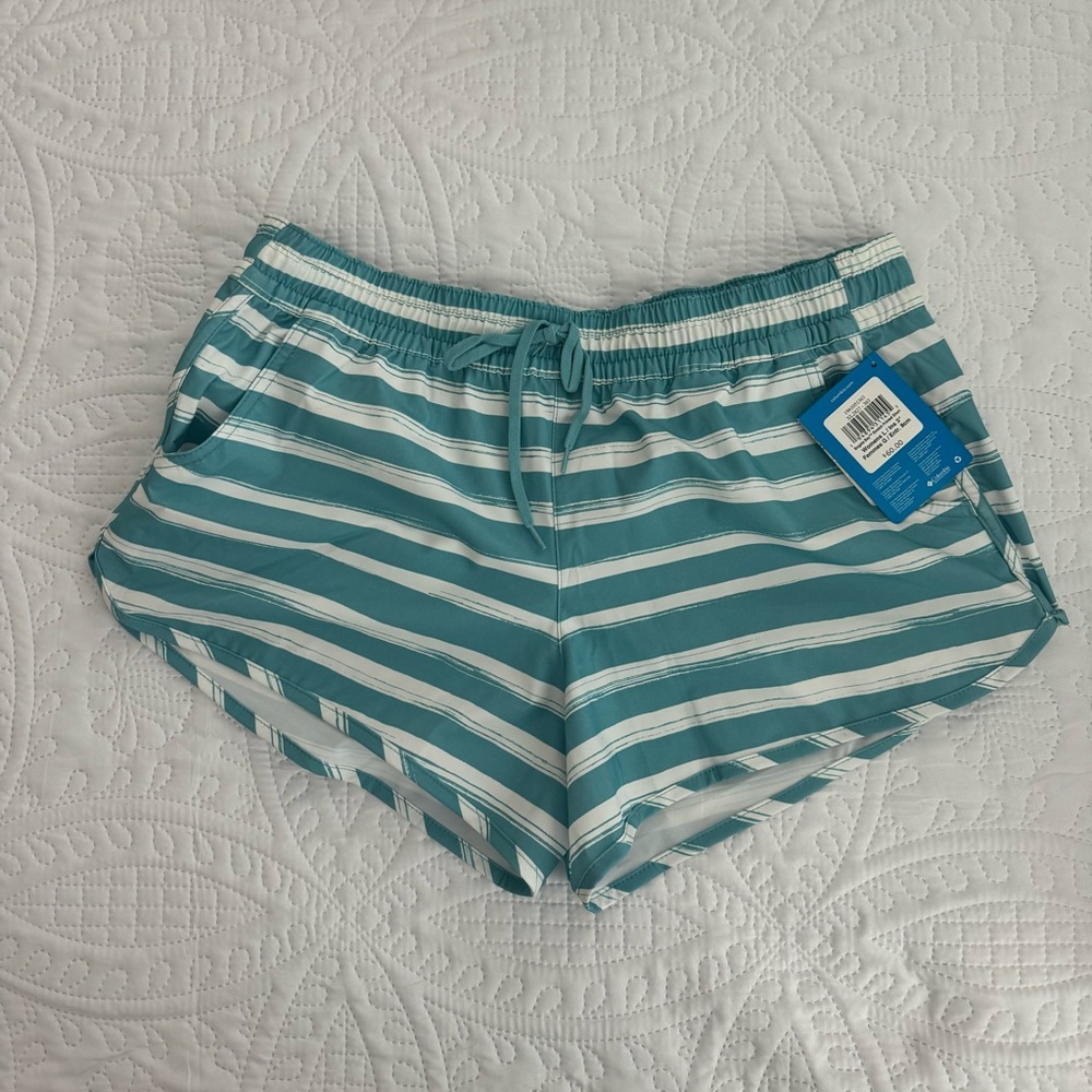 NWT Columbia - water repellant, sun protection shorts. Size large